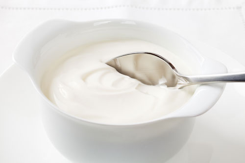 Cách trị mụn cho da mặt nhờn hiệu quả từ sữa chua