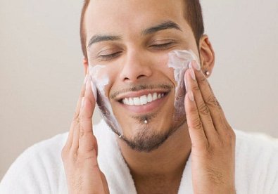 Là nam giới phải biết: Cách dùng sữa rửa mặt trị mụn cho nam hiệu quả