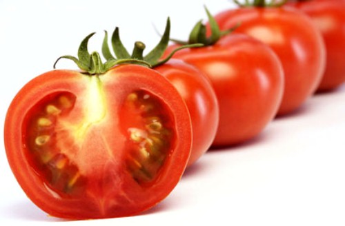 4 mẹo cà chua trị mụn có thể bạn chưa biết 2