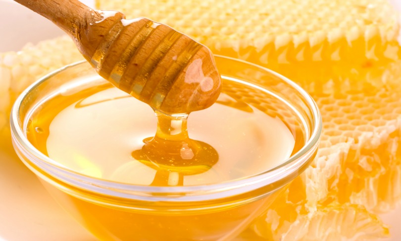 Cách trị mụn thâm ở mặt hiệu quả với mật ong, bạn biết chưa?2