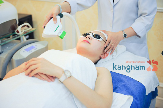 Cận cảnh quy trình điều trị mụn bằng công nghệ Nano Skin