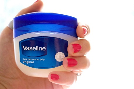 Vaseline có nhiều công dụng trong làm đẹp