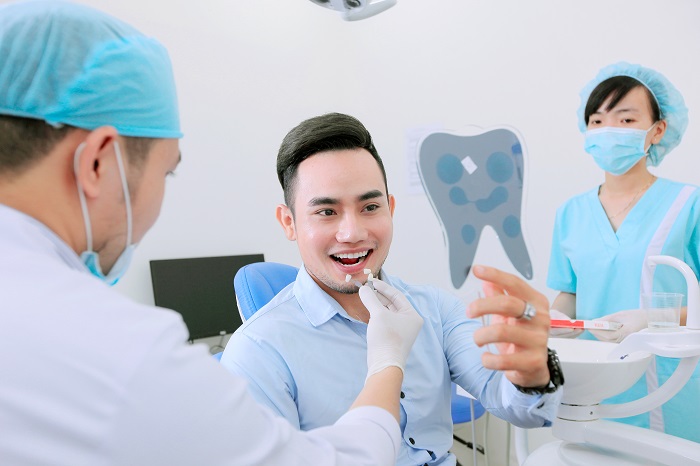 Thăm khám kỹ lưỡng cho khách hàng